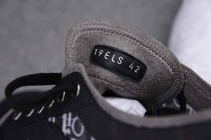 DR B23 Low Top Oblique Black