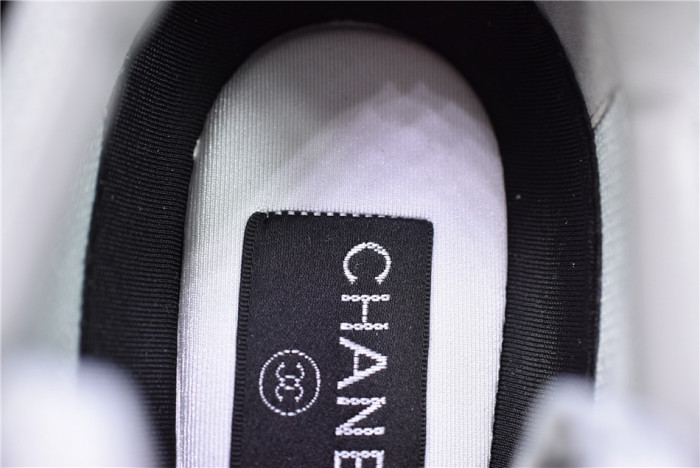 CHNE1 Leather Low Top Sneakers