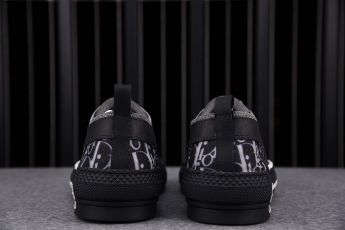 DR B23 Low Top Oblique Black